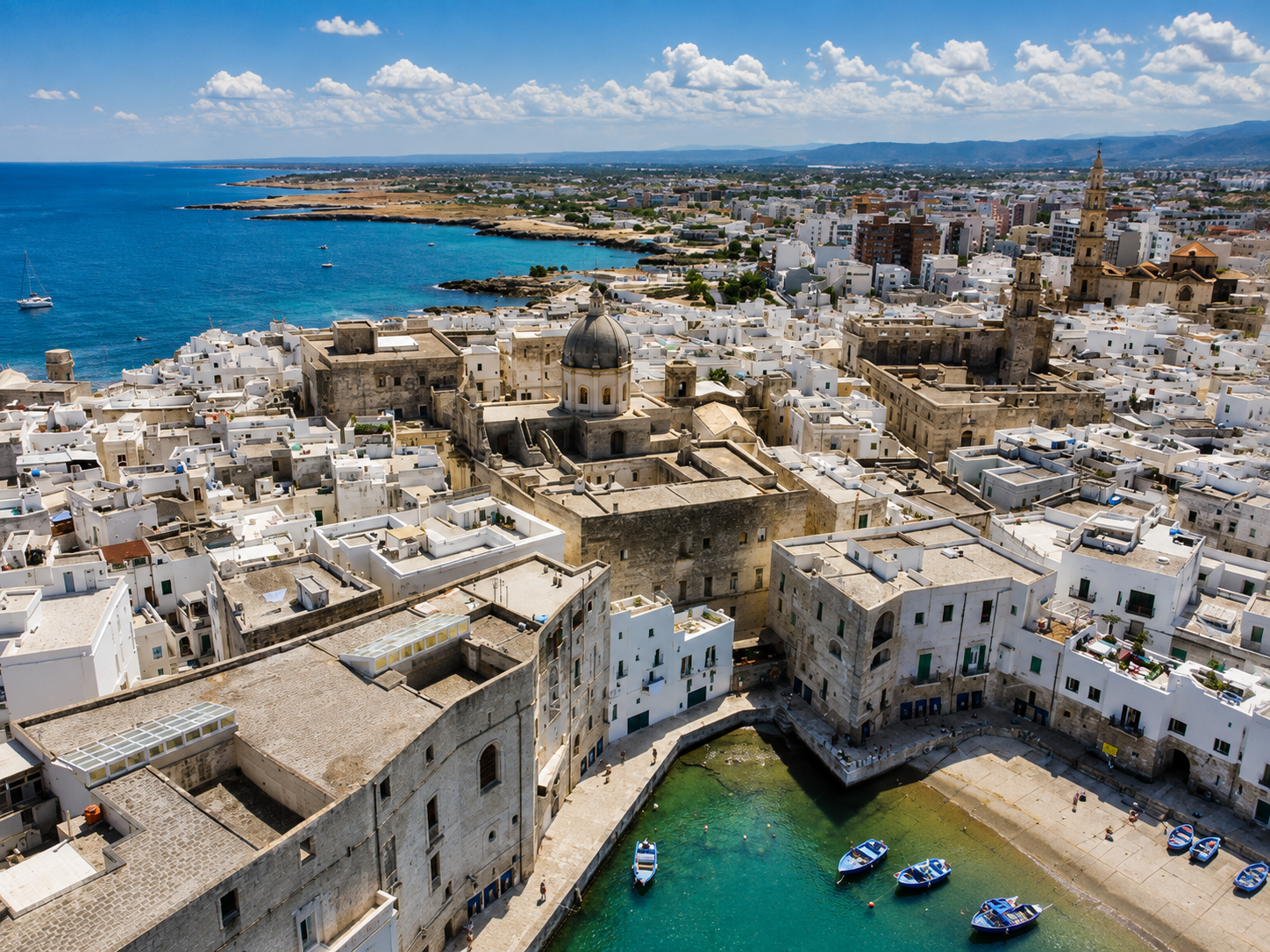 Tweede foto van oude haven van Monopoli